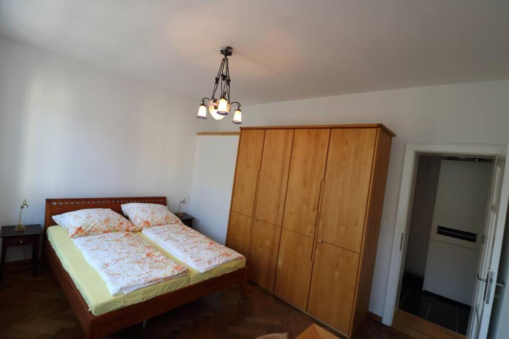 Altbautraum Am Gaertnerplatz 120 M2 Apartment Munich
